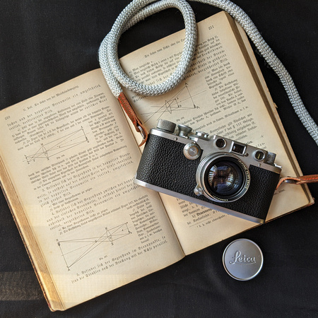 "Lehrbuch der Physik", 2nd edition from 1894 and Leica IIIc (1947) with Leica Summitar 50/2 lens